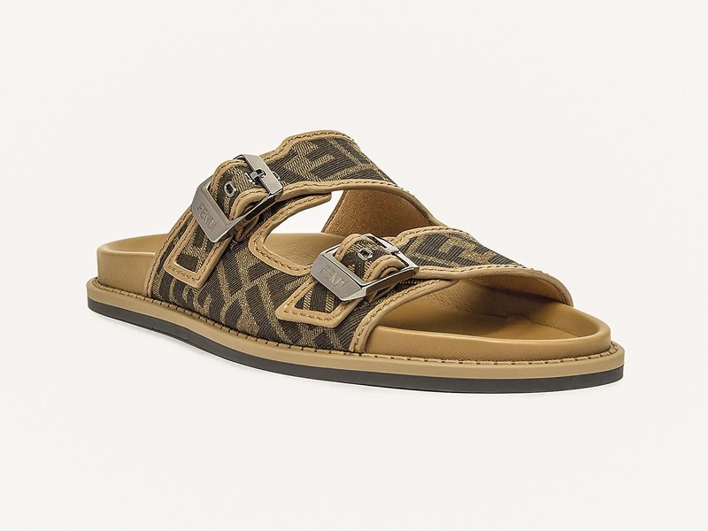 Urban slides combine wide bands, buckles and crossings
