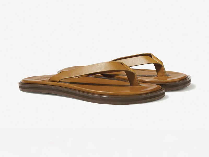 P01145430.jpg Men’s flip-flops highlight profiled soles beneath minimal straps