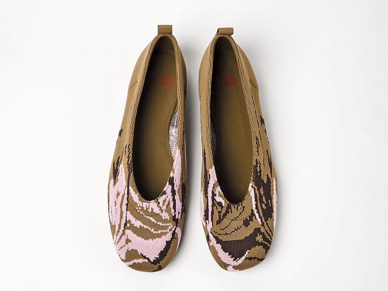 BALLERINAS MUJER TENDENCIAS OTOÑO INVIENRO 2026 SERMA 156K201803-001_CF.avif.jpg Printed ballerina flats focused on texture and contrast