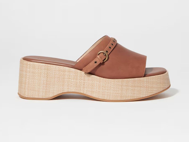 ¡Más fashion que nunca! Los zuecos se renuevan y copan el verano 