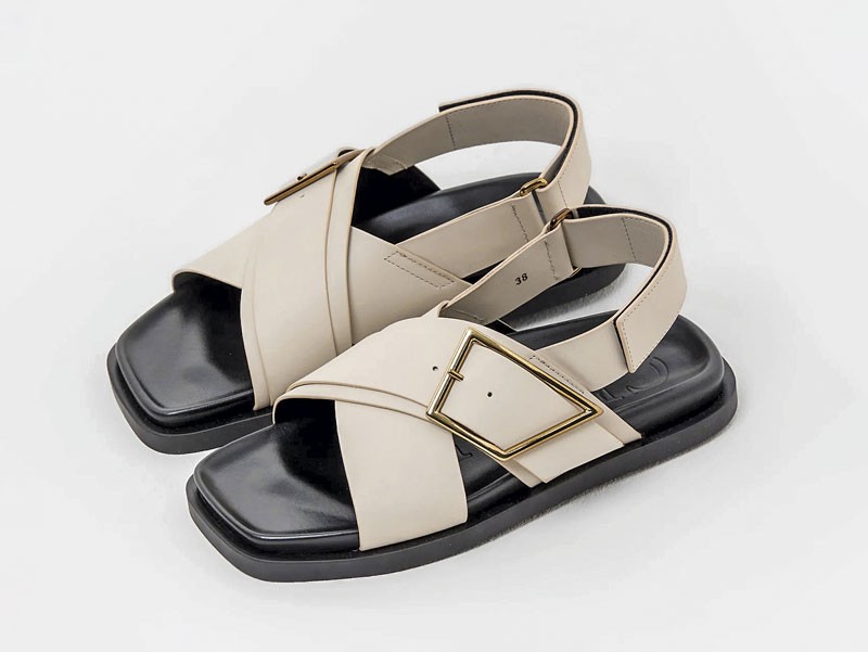 Flat sandals