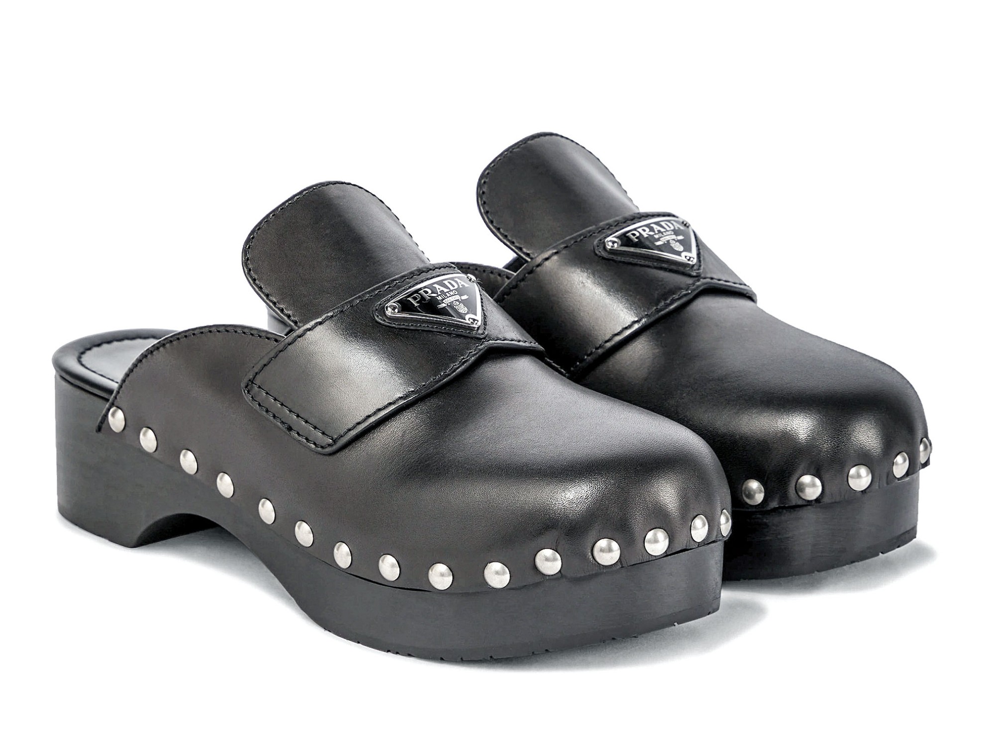 Fashion clogs: With distinguished materials