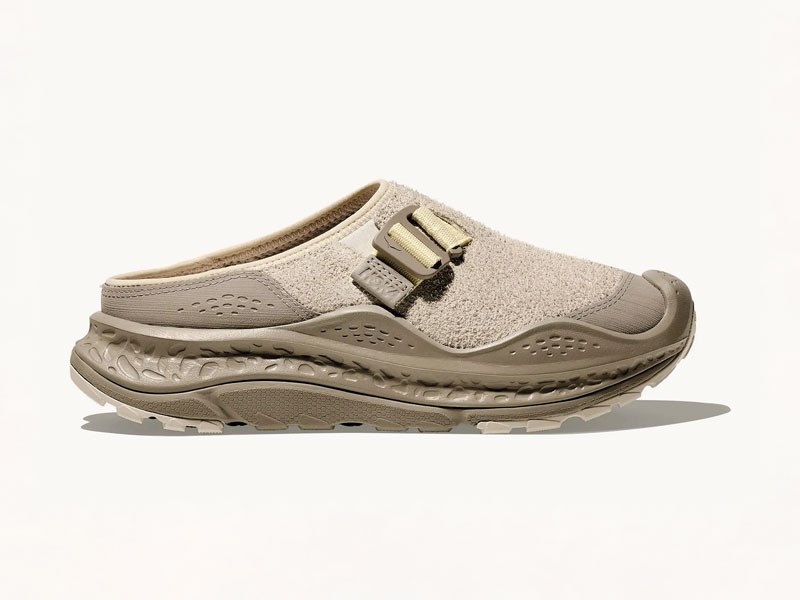 Men’s mules reshape backless footwear through broader fronts