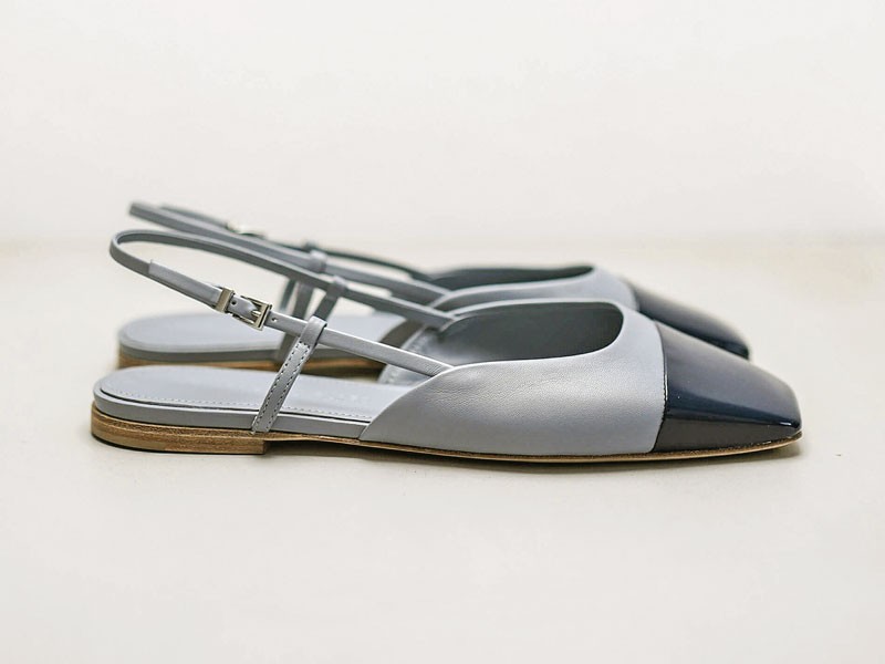 Flat slingback shoes