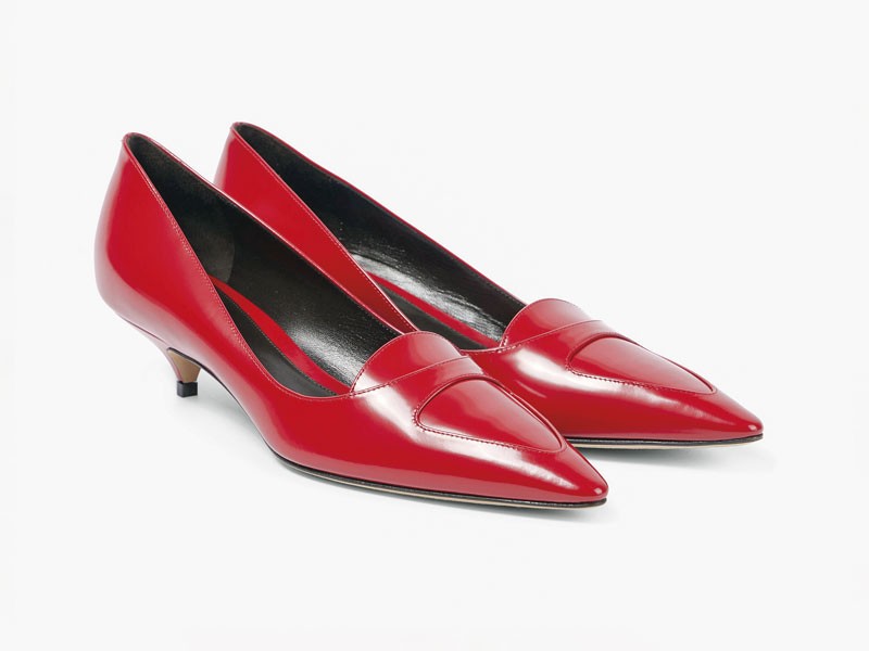Closed high-heeled shoes