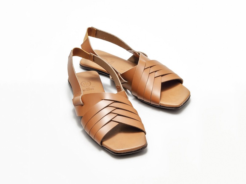 Sandalias tiras anchas