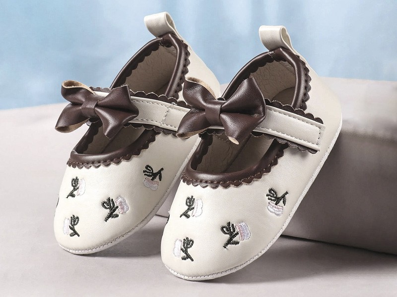 Zapatos infantiles con moños, mary jane y mocasines urbanos