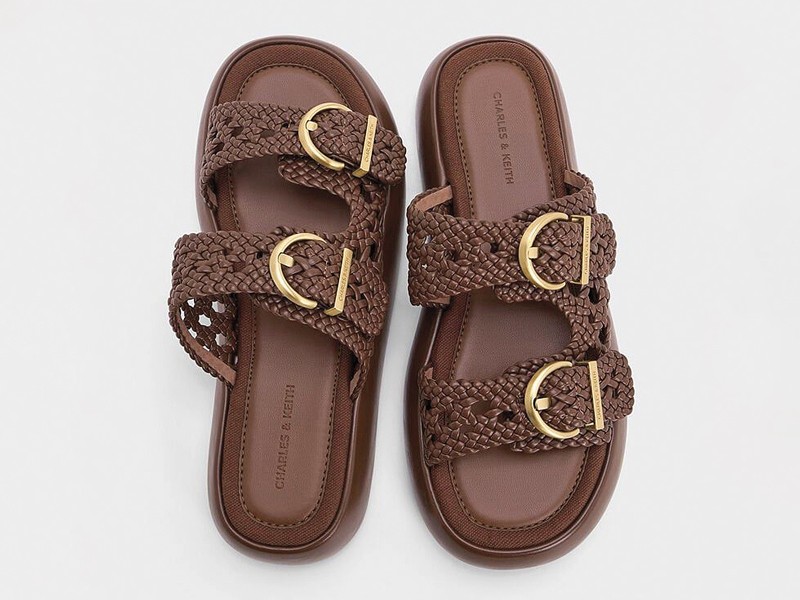 CHANCLAS FAJAS ARTESANALAES MUJER TENDENCIA CALZADO MARROQUINERIA BOLSOS CARTERAS PRIMAVERA VERANO 2026 SERMA 15852ccbdaa8e70d03b7665109dbe761a33.jpg Straps and buckles shape uppers for summer sandals
