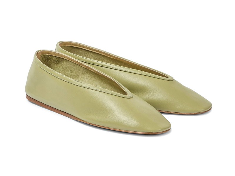 Flat shoes