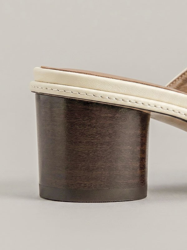 Zapatos altos combinan puntas finas, tramas y tacos