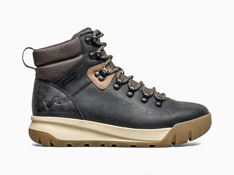 Botas workwear con suela track y costuras visibles