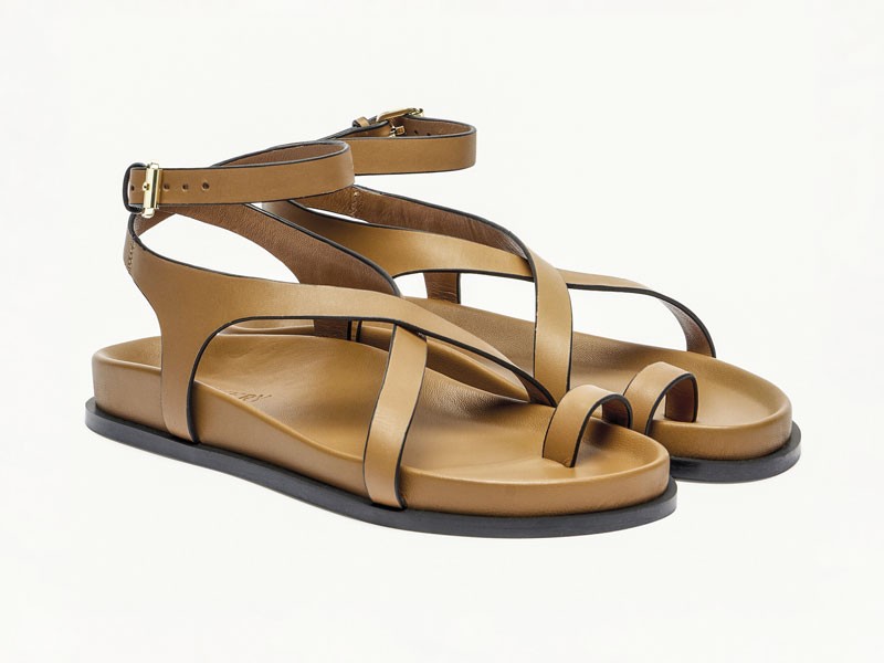 Roman sandals link straps, buckles and ankles