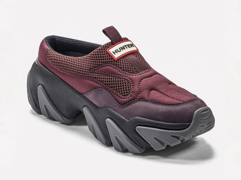 Urban sneakers combine mesh, laces and mixed soles
