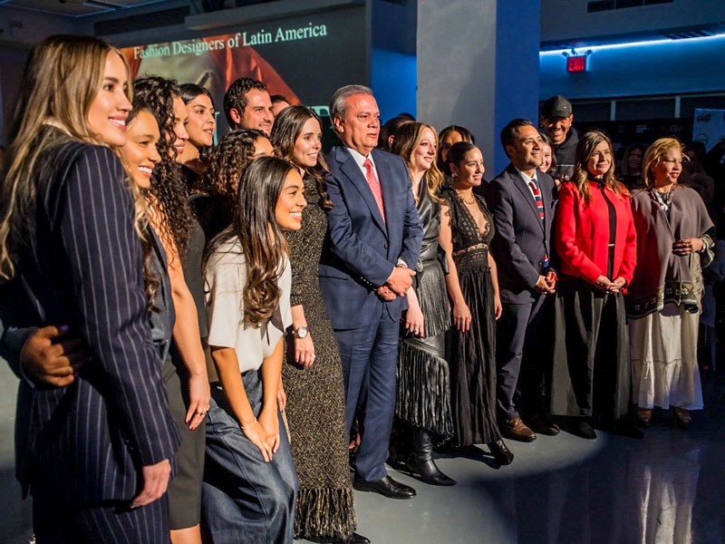 Part of the Colombian delegation at the New York event, marking a new stage in the internationalization of the country’s fashion industry.