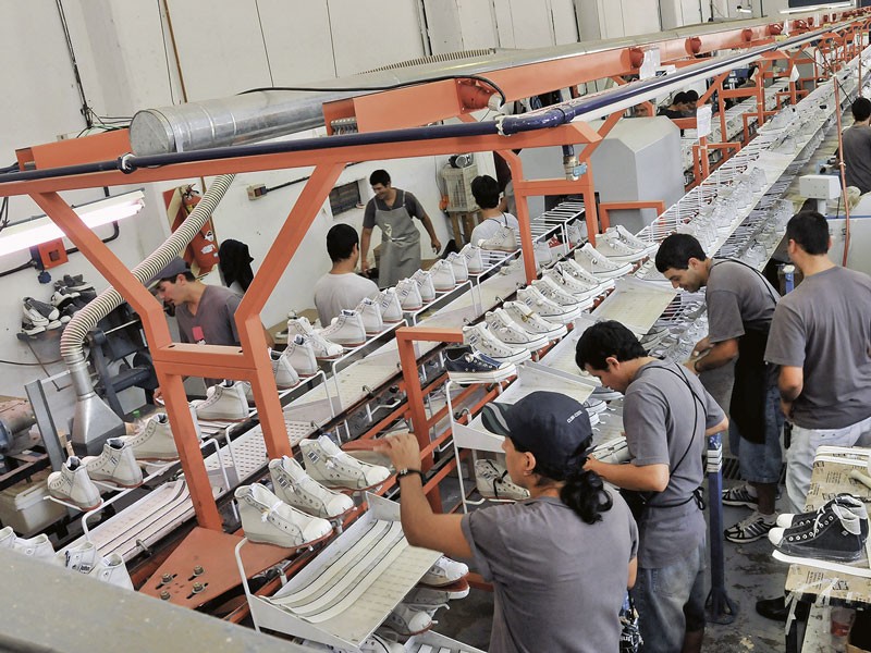 JOHN FOOS, una marca de culto para zapatillas que obtuvieron un fuerte posicionamiento en los segmentos juveniles.