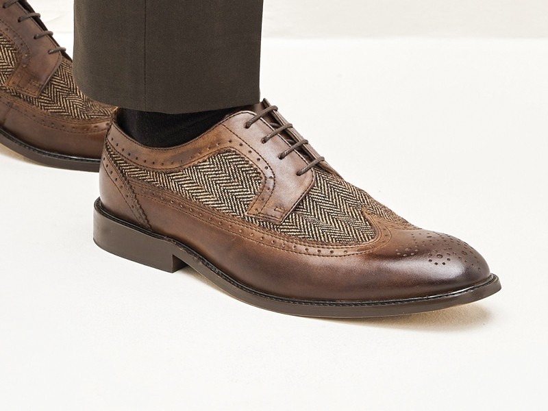 Lace-up dress shoes