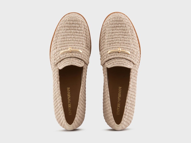 FOTO-7.-ARMANI.jpg Summer 23/24 trend: ARMANI presents its exclusive woven raffia models
