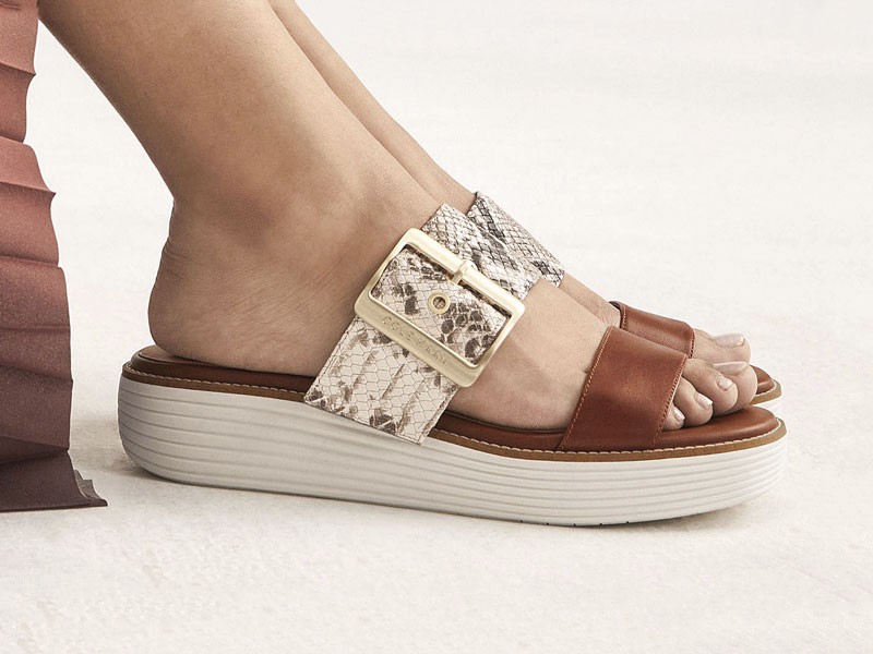 Flat Sandals: Elegant comfort