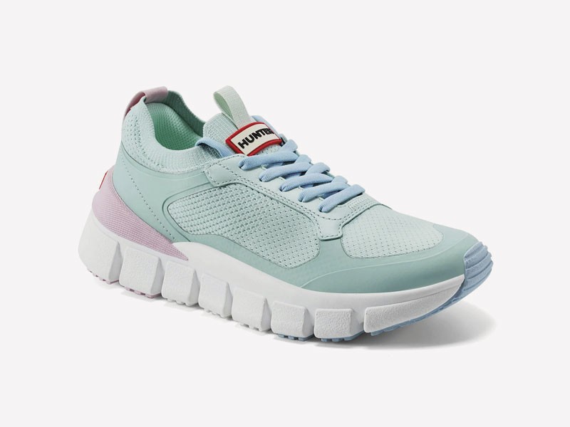 Children’s sneakers combine mesh, color and adjustment