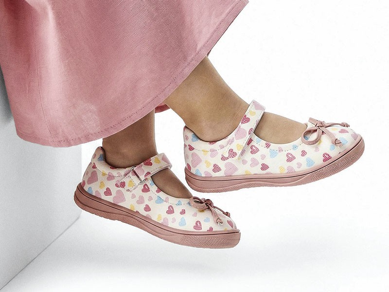 BALERINAS BALLERINAS MARY JANE GUILLERMINAS NIÑA ZAPATOS CERRADO NIÑO NIOÑA INFANTIL CALZADO TENDENCIA PRIMAVERA VERNAO 2026 2027 SERMA167ballerinas-jenny-ceo-cm240419-16-weiss-5906751630822.jpg Kids’ mary janes highlight straps and soft pink ornaments