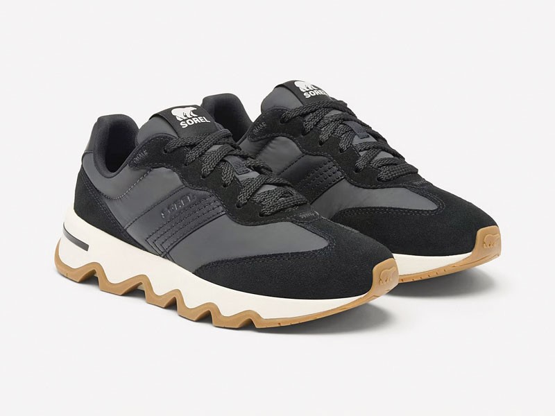 Urban sneakers combine mesh, laces and mixed soles