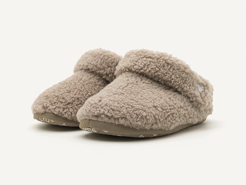 NINÑO NINA ZAPATOS SNEAKERS TENDENCIA CALZADO TEMPORADA OTOÑO INVIERNO 2027 SERMA 159 5b1d71cc60054023935c40457c62c4b8.jpg Los cozy shoes amplían la oferta de pantuflas infantiles