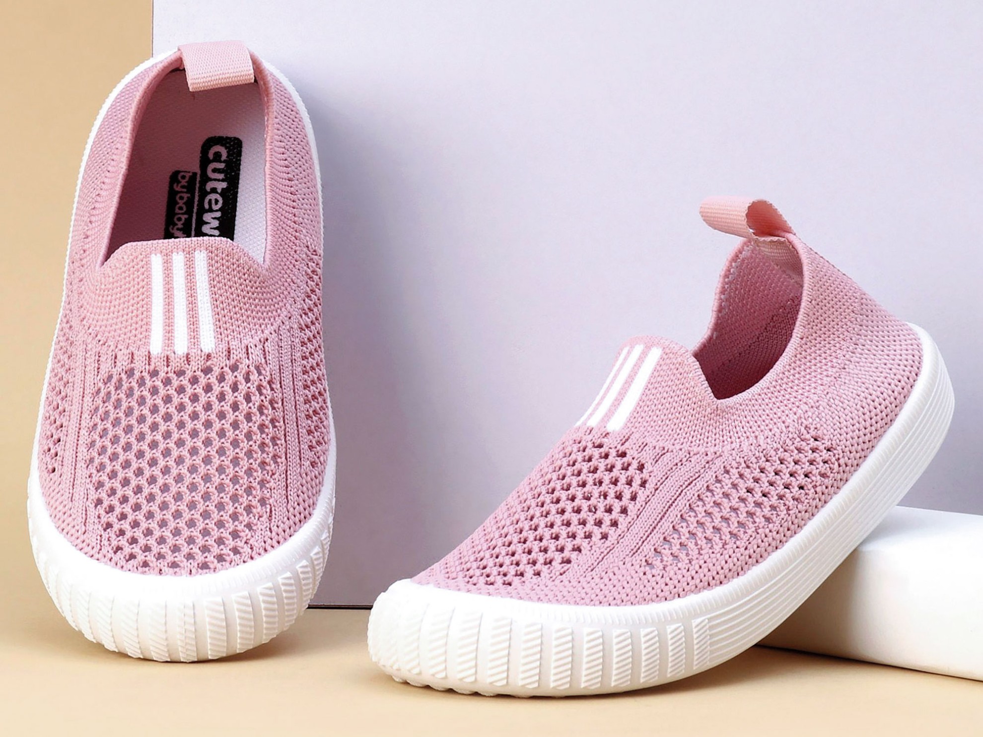 Closed children's shoes: comfortable and fun