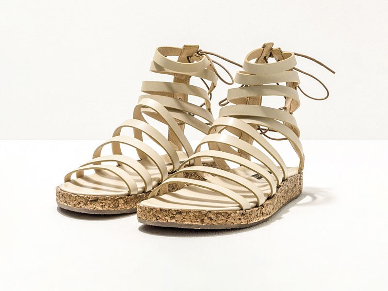 Roman sandals link straps, buckles and ankles