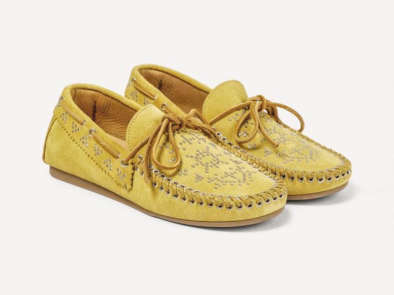 MOCASINES ACORDONADOS CALZADO MUJER ARTESANAL SANDALIA TENDENCIA PRIMAVERA VERNAO 2026 2027 SERMA167P00766579.jpg Folk moccasins combine fringes, ties and an earthy palette