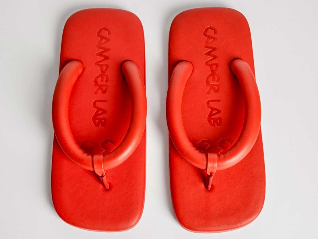 El furor de las ojotas y chanclas con tiras tubulares e infladas