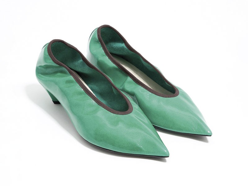 Closed high-heeled shoes