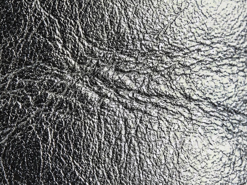 Women’s metallic sneakers with urban silver shine