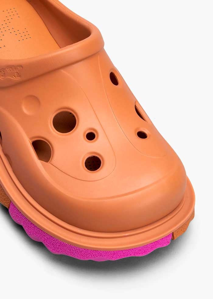 The new OFF WHITE injected clogs are a hit