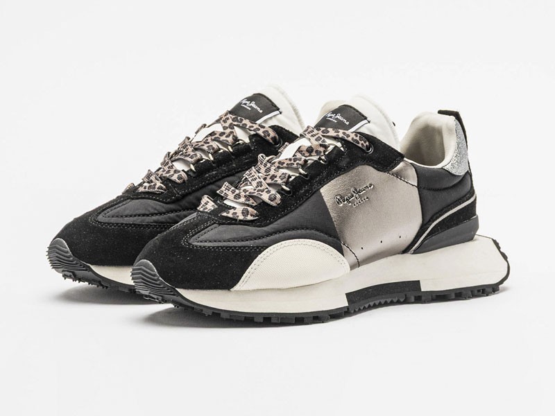 Urban sports sneakers