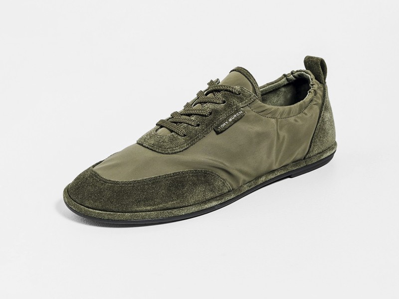 Sneakers urbanas en verde oliva con gamuza y suelas gum