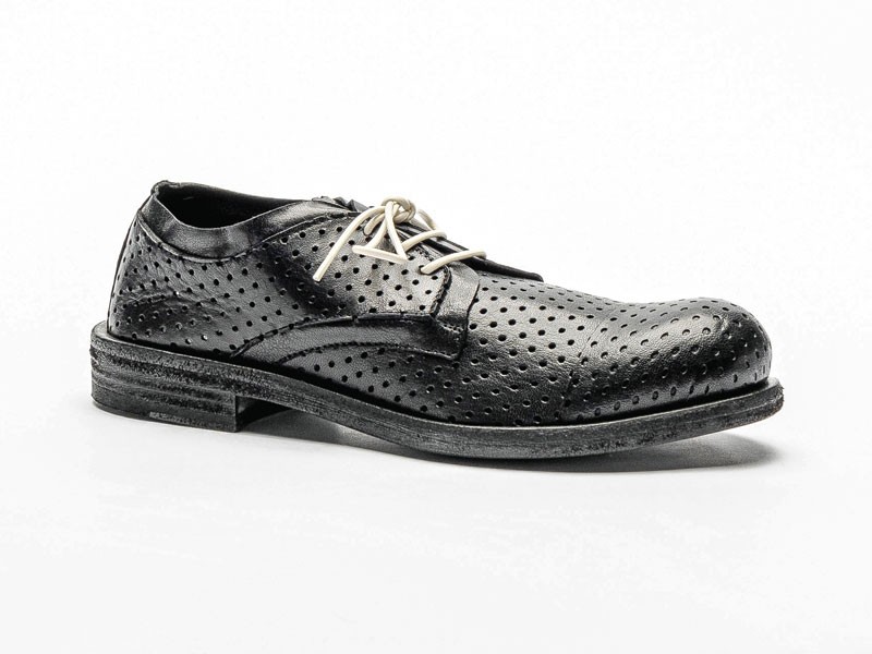 Lace-up casual shoes