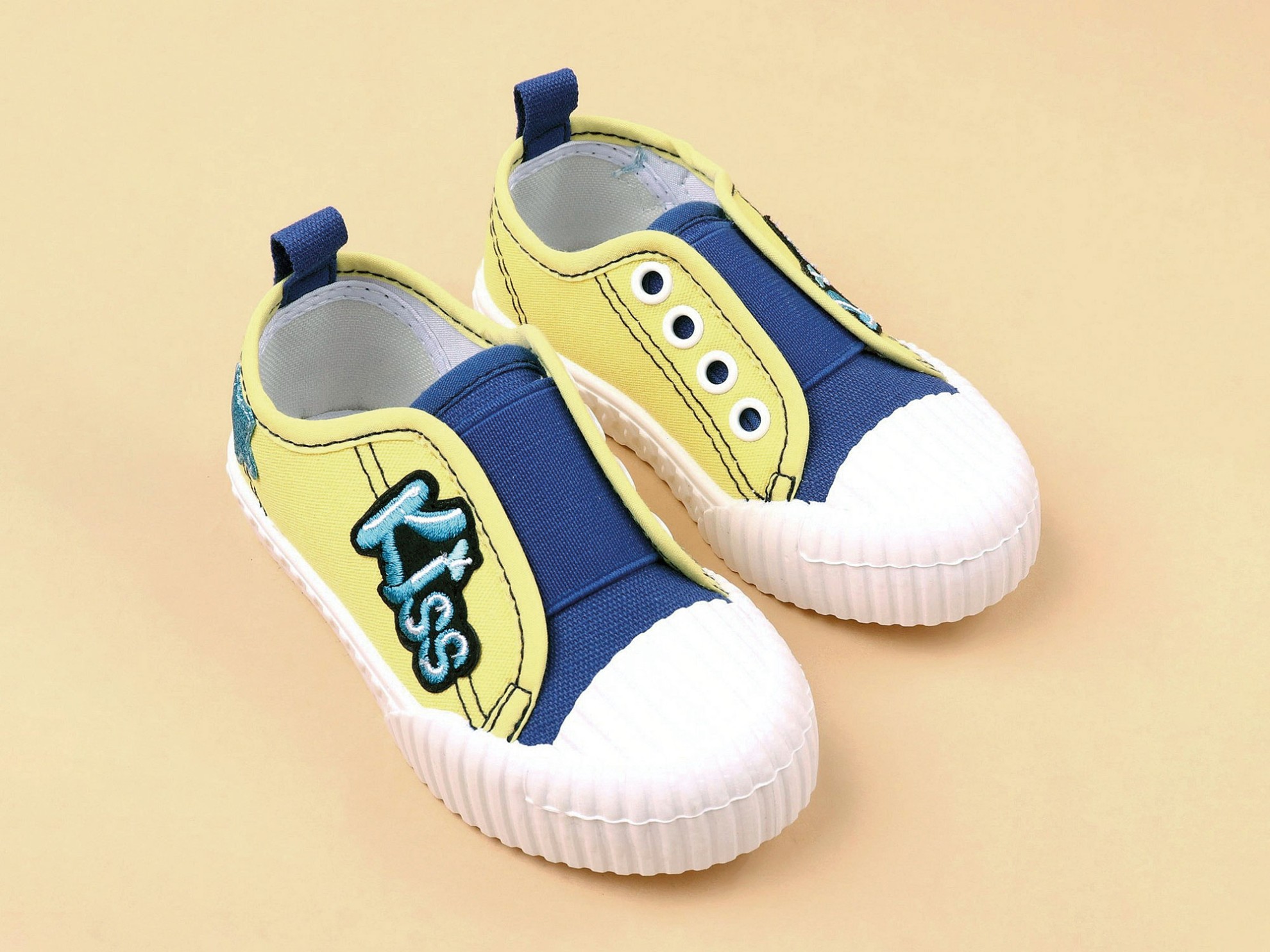 Closed children's shoes: comfortable and fun