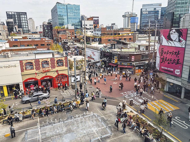 ST+LE SEOUL. Seongsu-dong is Seoul's main district dedicated to fashion and traditional shoemaking.