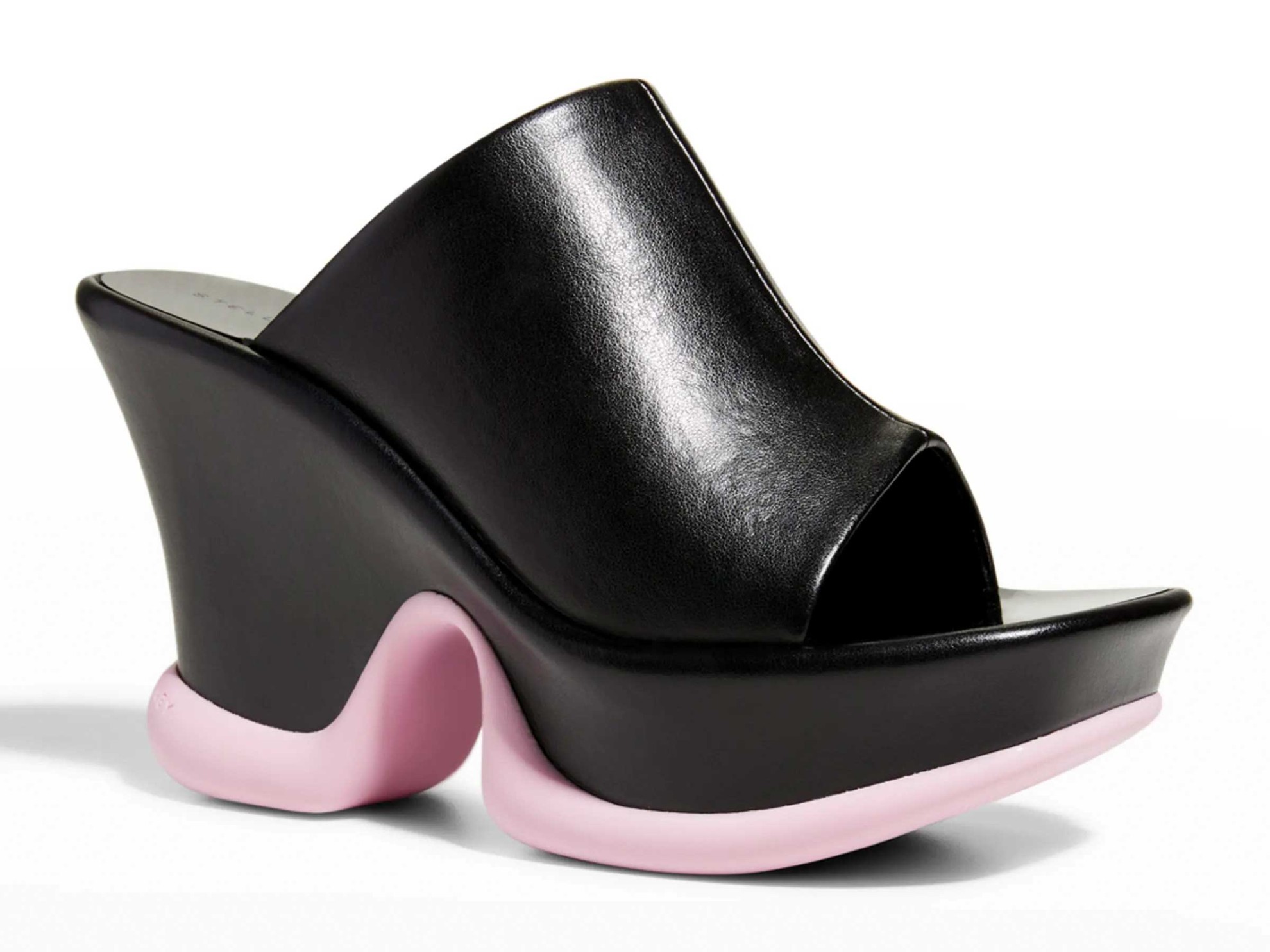 Stella McCartney: A different and elegant sandal to receive the summer
