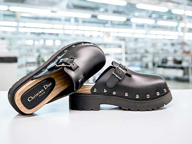 UNIQUE. DIOR clogs with a hybrid sole: wood and TR rubber