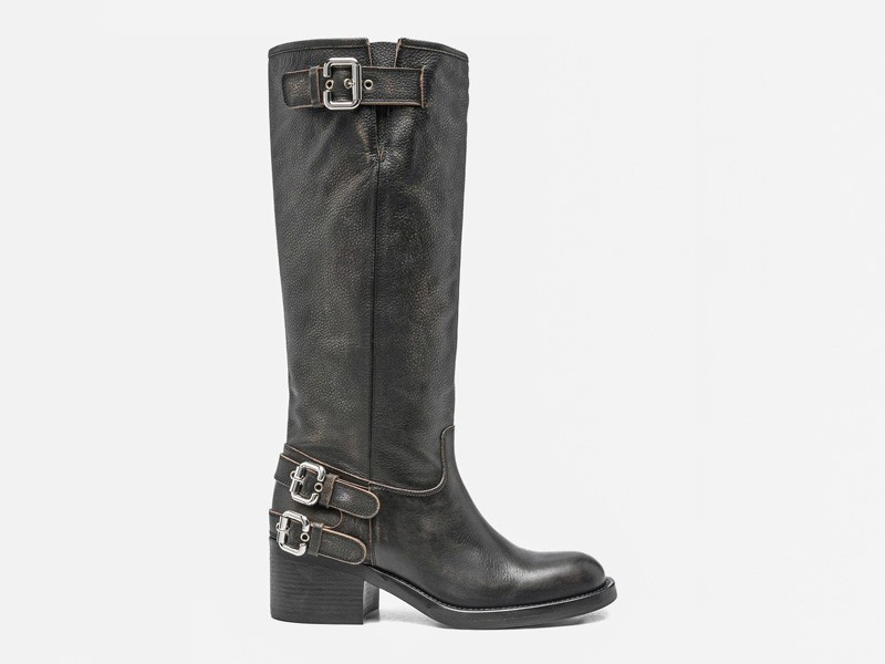 BOTAS BIKER MUJER TENDENCIAS OTOÑO INVIENRO 2026 SERMA 15629460735_60600897_2048.jpg Botas biker con correas, hebillas y suela track