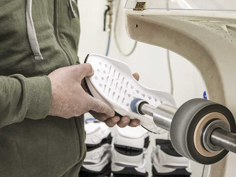 Selección de adhesivos, según materiales y requisitos del producto final