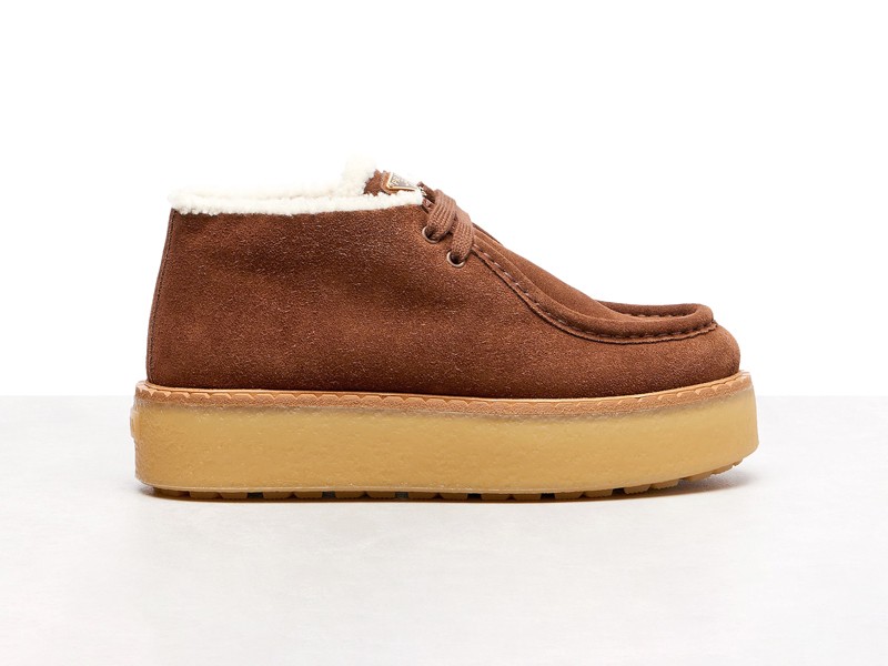 PRADA botinetas Wallaby RENDENCIA OTOÑO INVIERNO 2026 SERMA FOTO-3.jpg PRADA apuesta por las botinetas Wallaby con piel interior