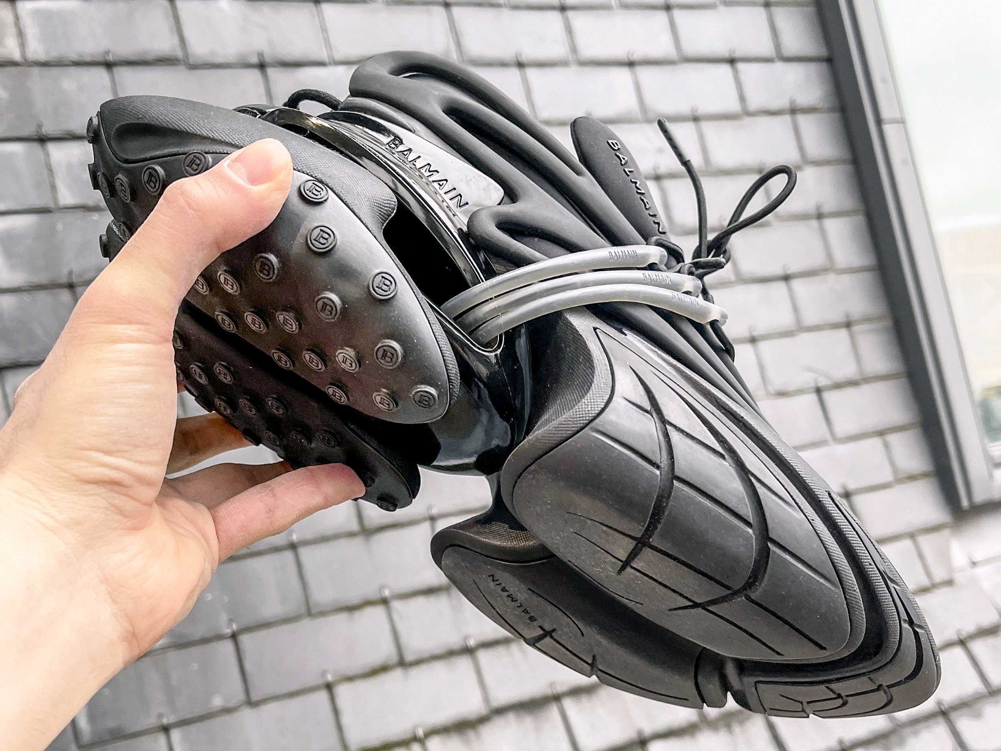 Las futuristas y surrealistas sneakers de BALMAIN creadas por Safa Sahin