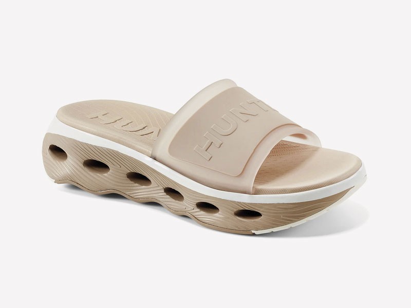 CHANCLAS INYECTADAS MUJER CALZADO TENDENCIA PRIMAVERA VERNAO 2026 2027 SERMA16741d752d40d7fdd5c2197d071270a3605f26e3cde.jpg Injected women’s footwear explores volume and molded forms