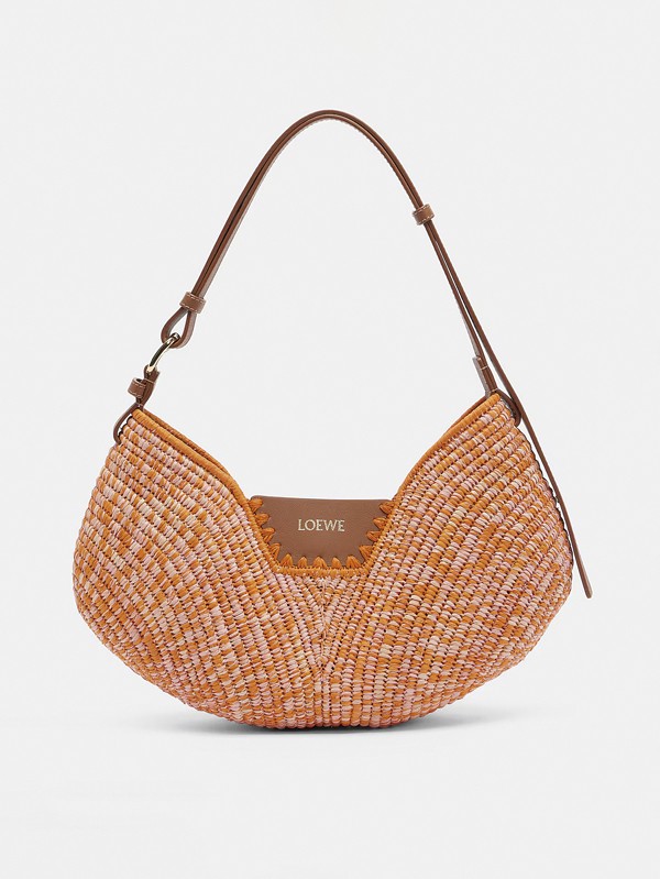 CHANCLAS FAJAS ARTESANALAES MUJER TENDENCIA CALZADO MARROQUINERIA BOLSOS CARTERAS PRIMAVERA VERANO 2026 SERMA 158P01177193.jpg Tiras y hebillas estructuran capelladas para sandalias