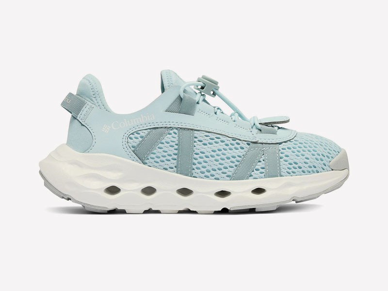Children’s sneakers combine mesh, color and adjustment