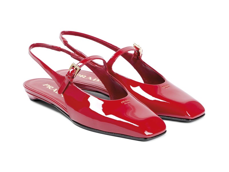 Flat slingback shoes
