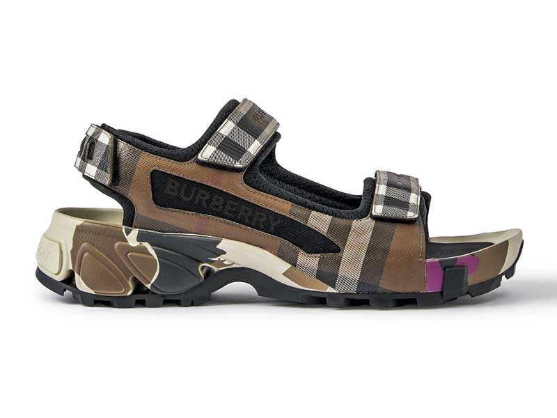 Sandalias bajas:  Destacadas  en la tendencia
