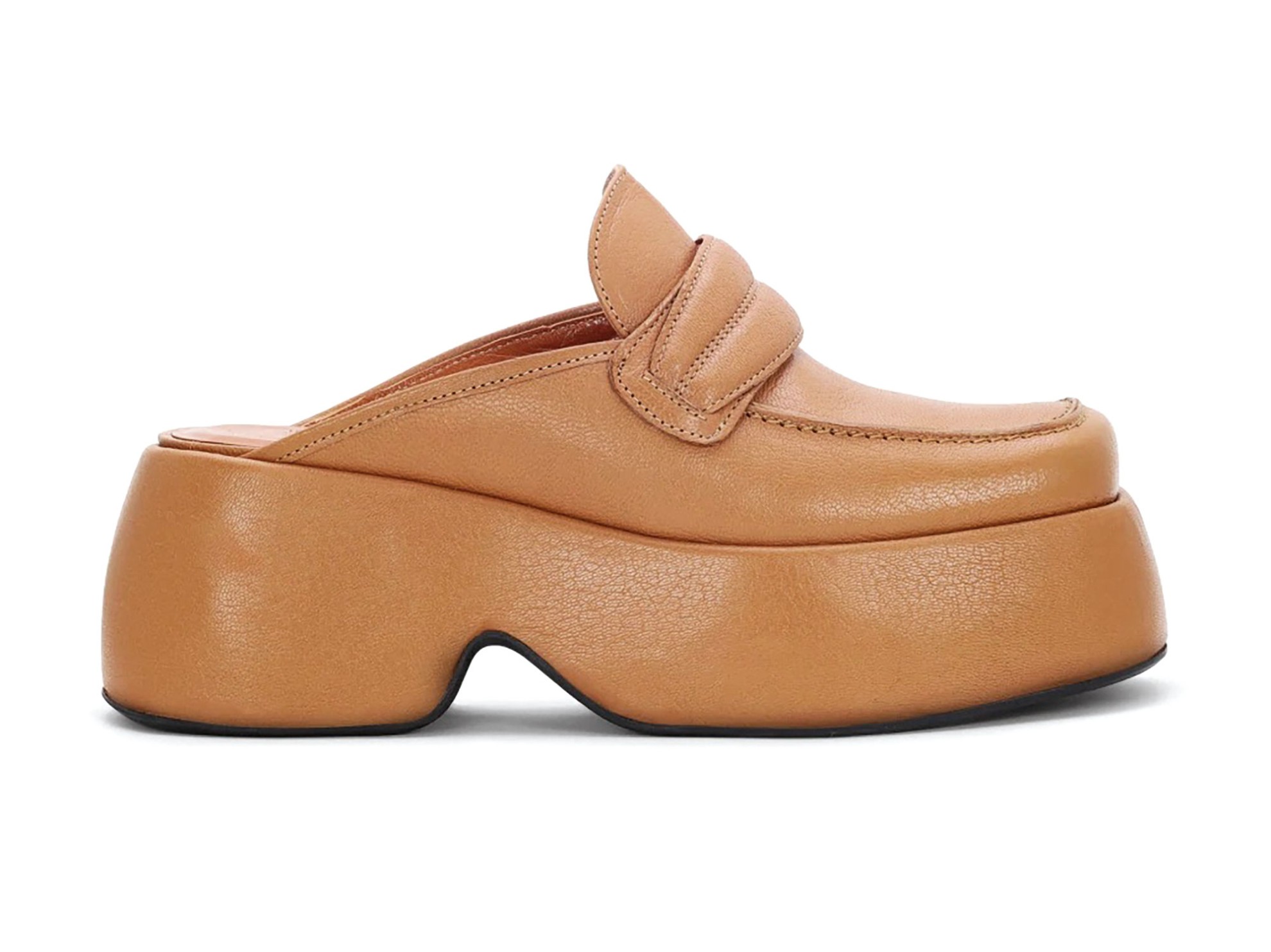 Fashion clogs: With distinguished materials